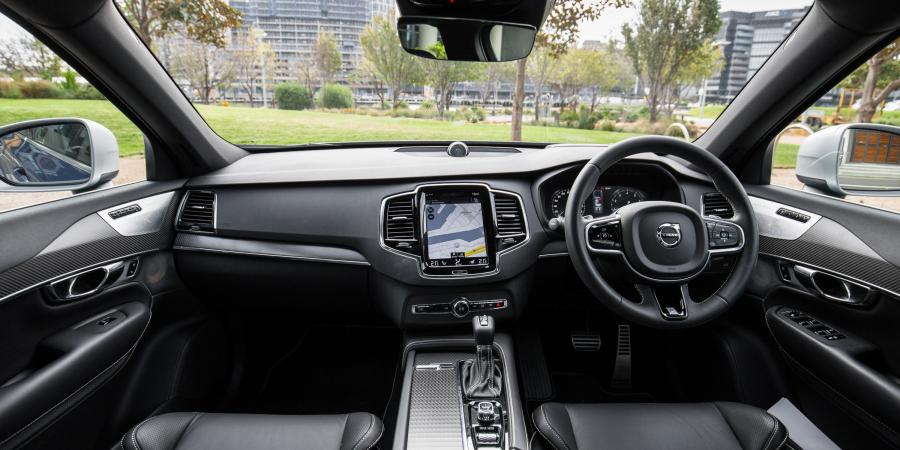 Торпедо Volvo XC90 T6 R-Design 2016 года  (AU) (фото 18 из 23)